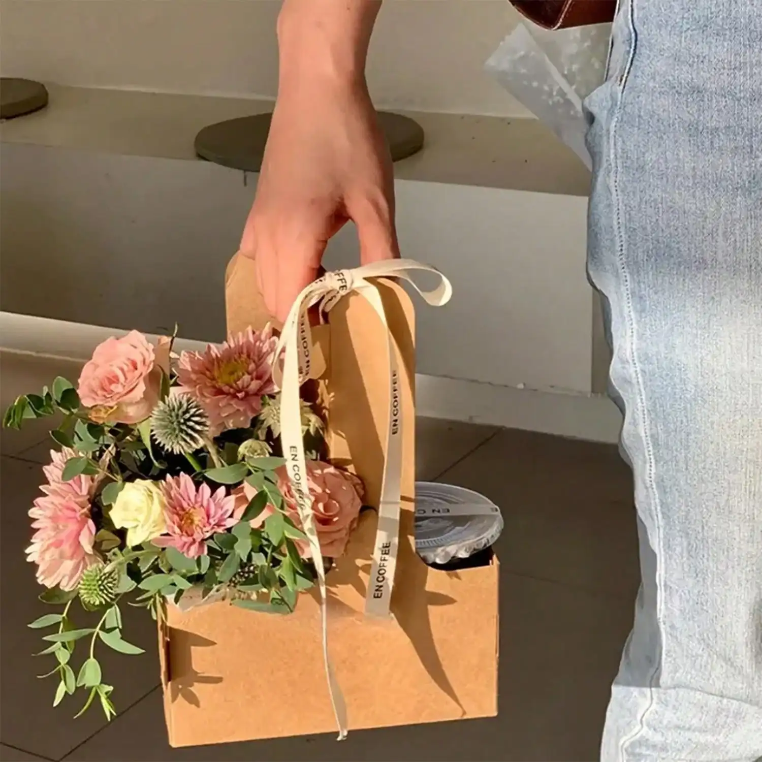 Крафт-бумага, букет цветов, по – обзор и цена Wedding Hampers